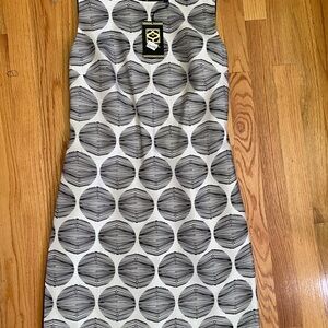 This new silk sleeveless black and white dress is perfect for a summer day out.